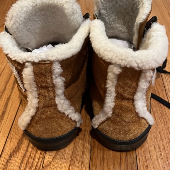 Balenciaga Suede Shearling Lined Sneakers ⚡️⚡️ - Picture 4 of 6